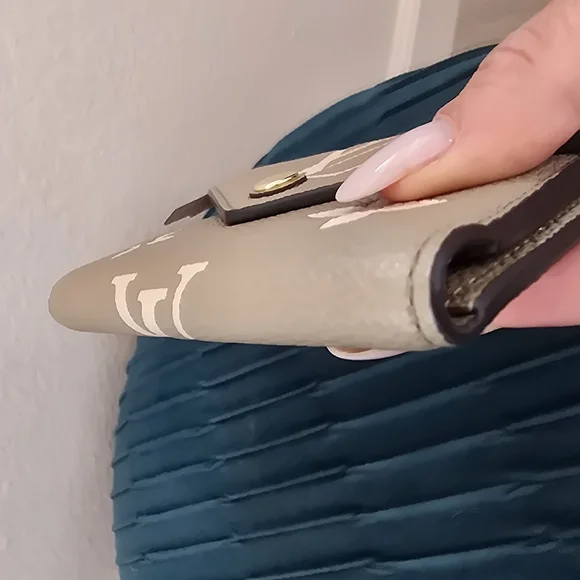 Louis Vuitton Victorine wallet - Picture 4 of 15